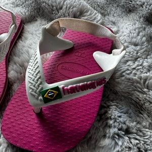 Baby girl Havaianas flip flops pink and white